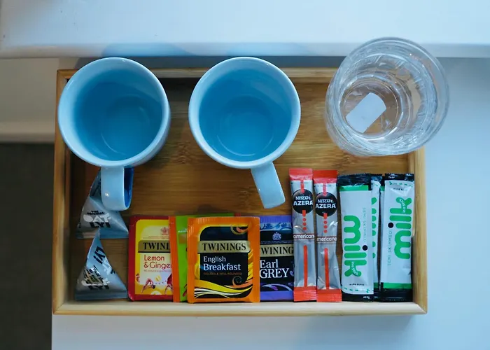 Charming And Private Bathroom In Home, Walking Distance To Center With Free Parking Homestay szállás *